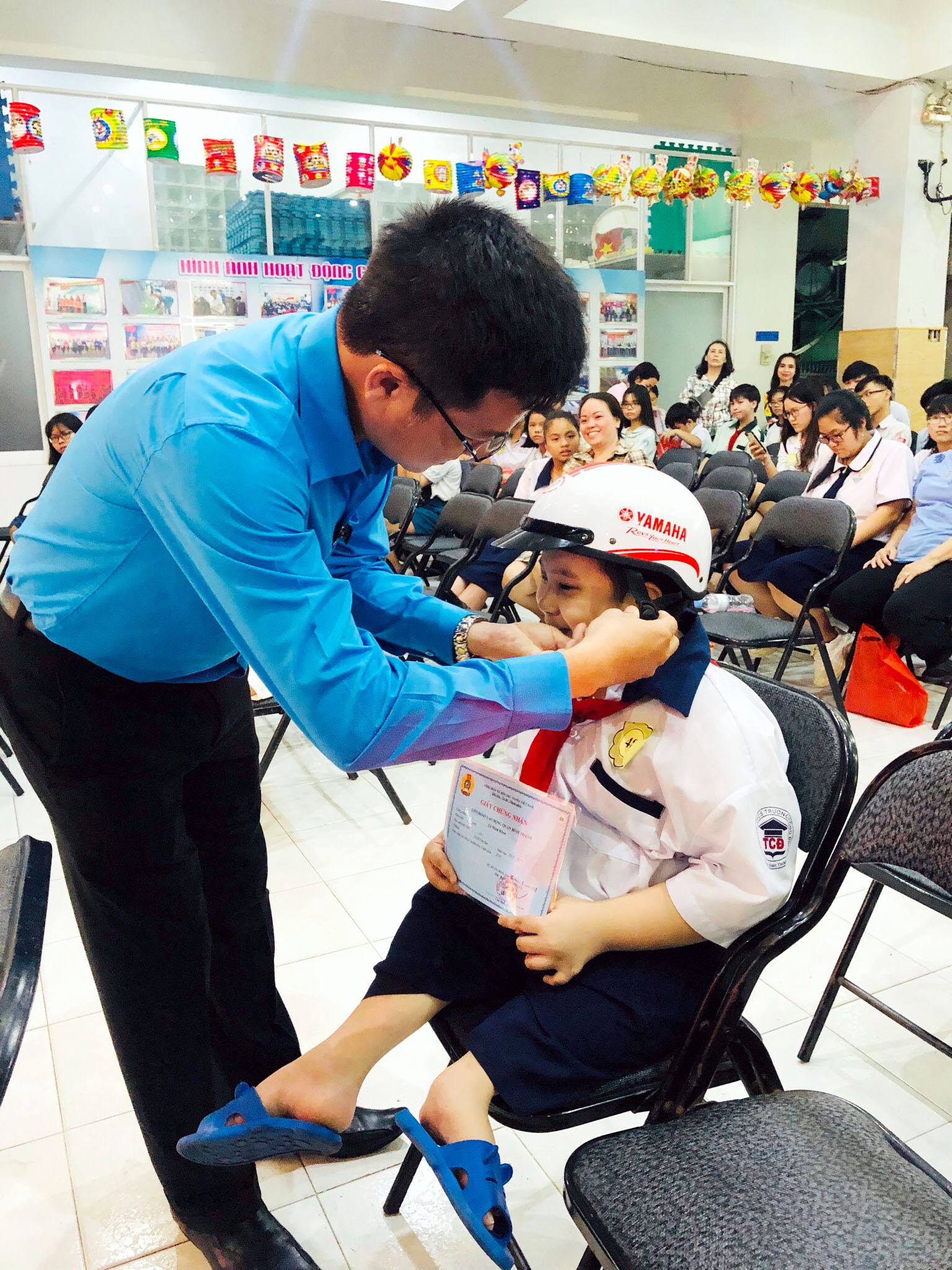 Con CNVC-LĐ vui trung thu - Ảnh 1.