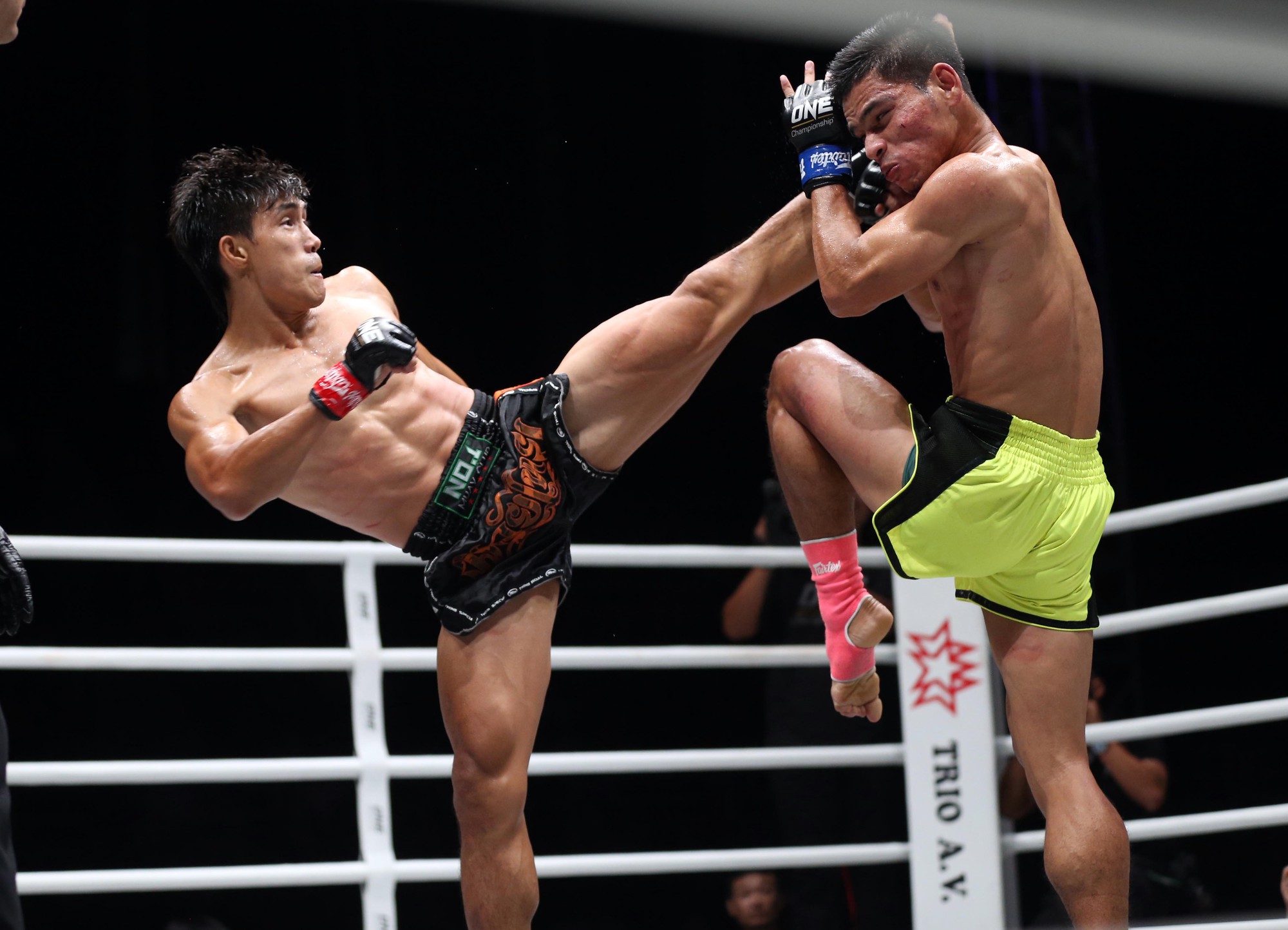 Nguyễn Trần Duy Nhất cám ơn vợ sau chiến thắng đầu tay tại ONE Championship 2019 - Ảnh 1.