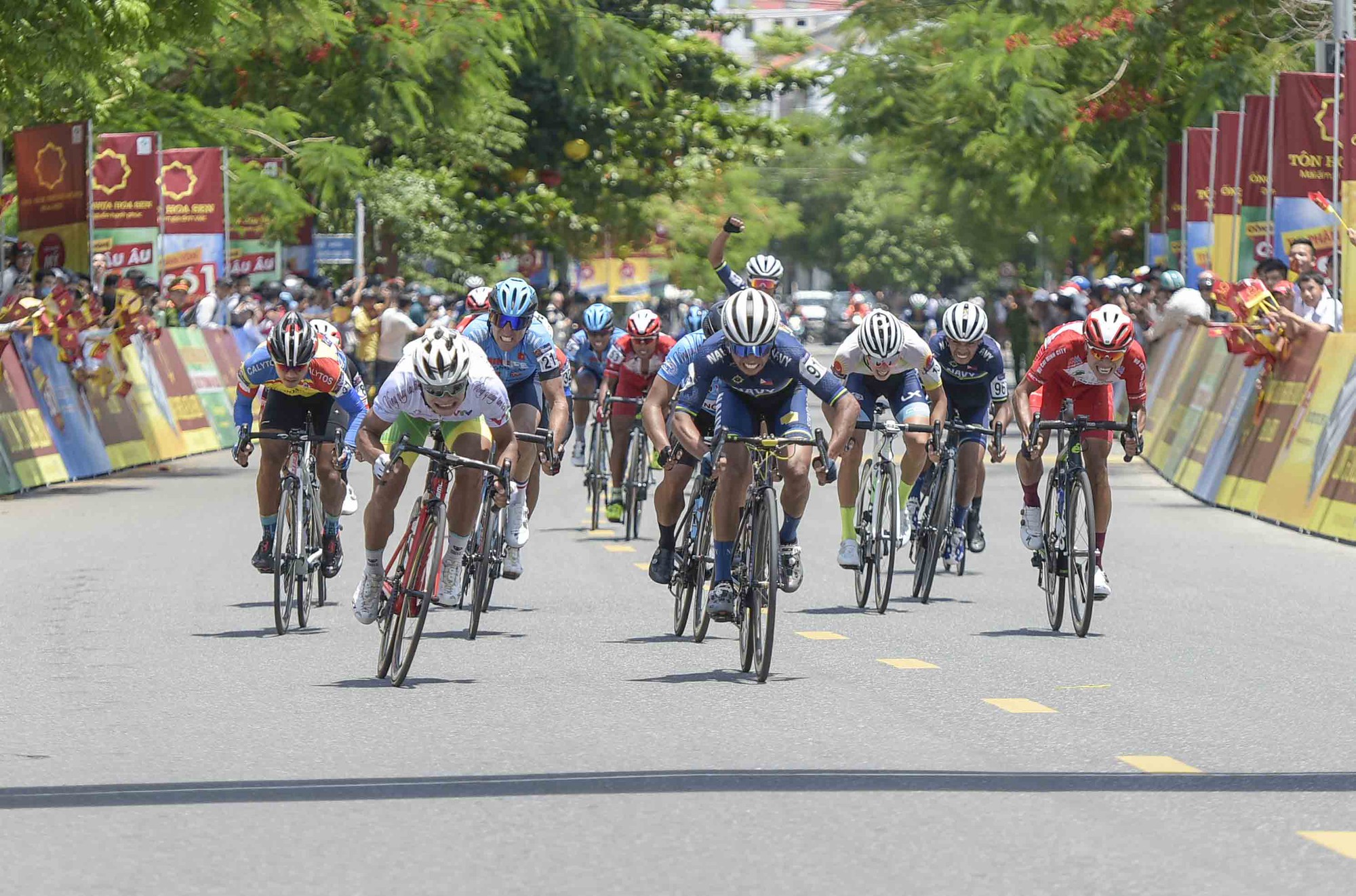 &Aacute;o v&agrave;ng lại đổi chủ sau chặng 7 Giải Xe đạp quốc tế VTV Cup 2019 - Ảnh 4.