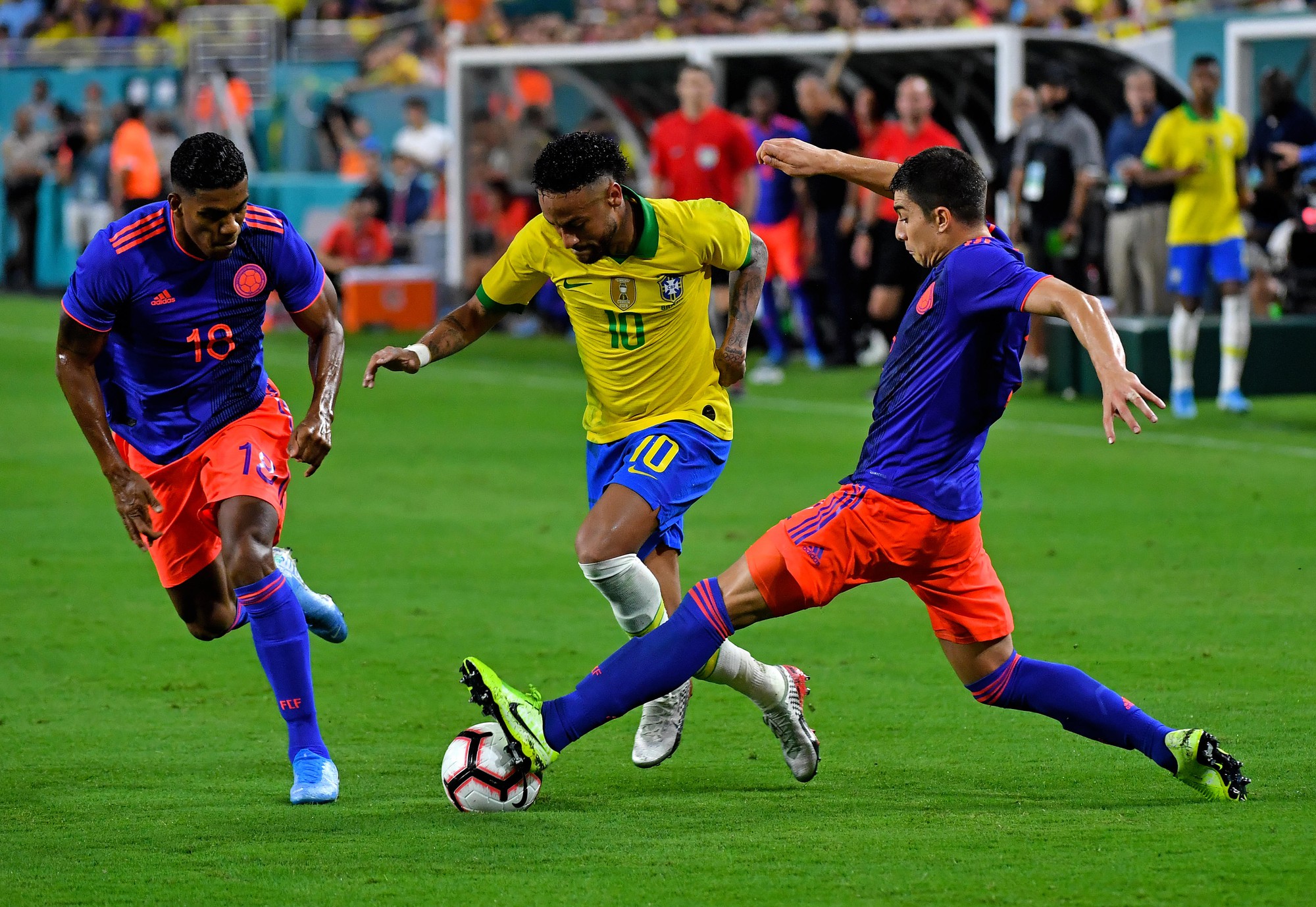 Neymar t&aacute;i xuất v&agrave; ghi b&agrave;n, Brazil h&ograve;a th&oacute;t tim Colombia - Ảnh 2.