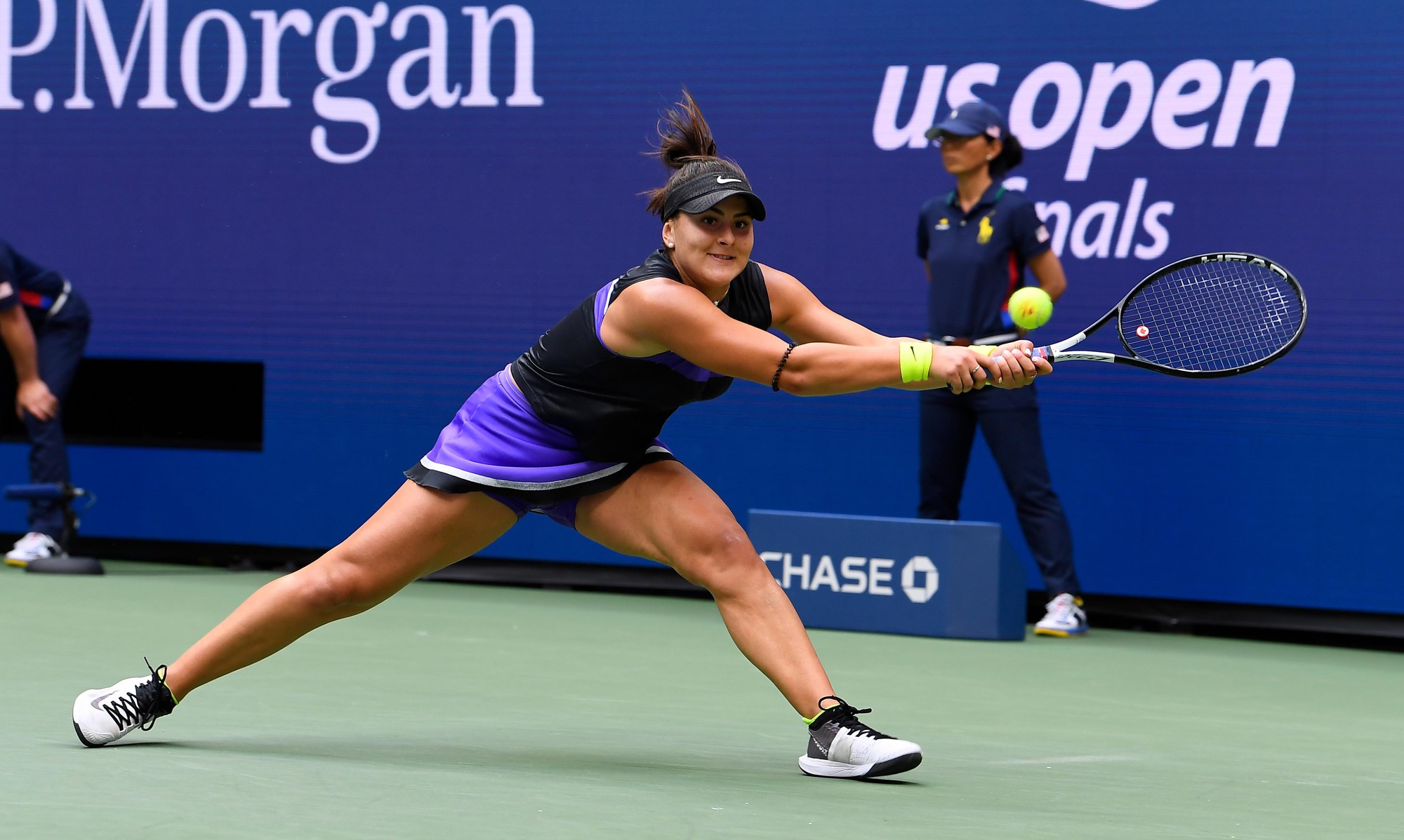 Clip: Serena Williams thua sốc tay vợt 19 tuổi ở chung kết US Open - Ảnh 2.