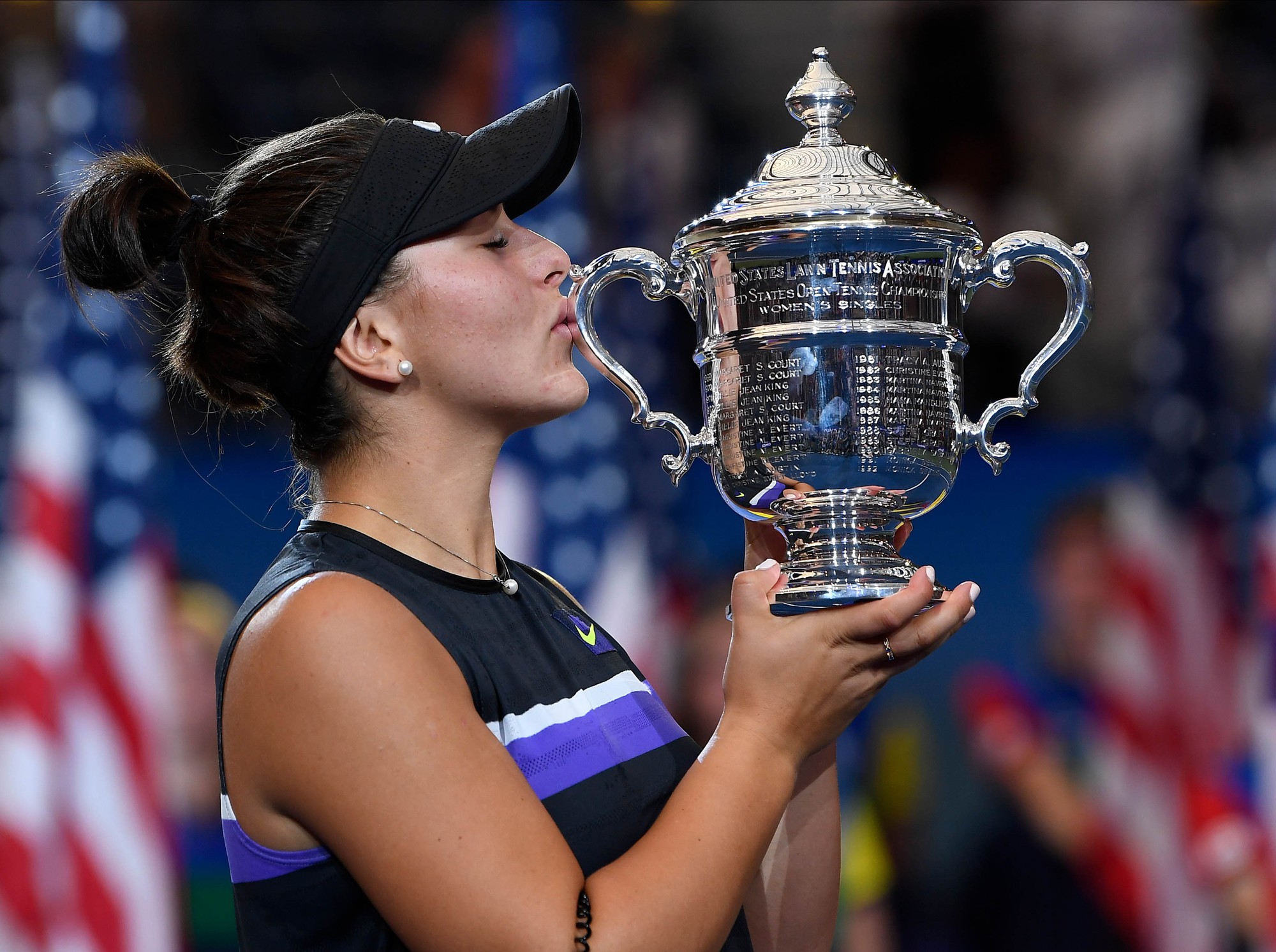 Clip: Serena Williams thua sốc tay vợt 19 tuổi ở chung kết US Open
