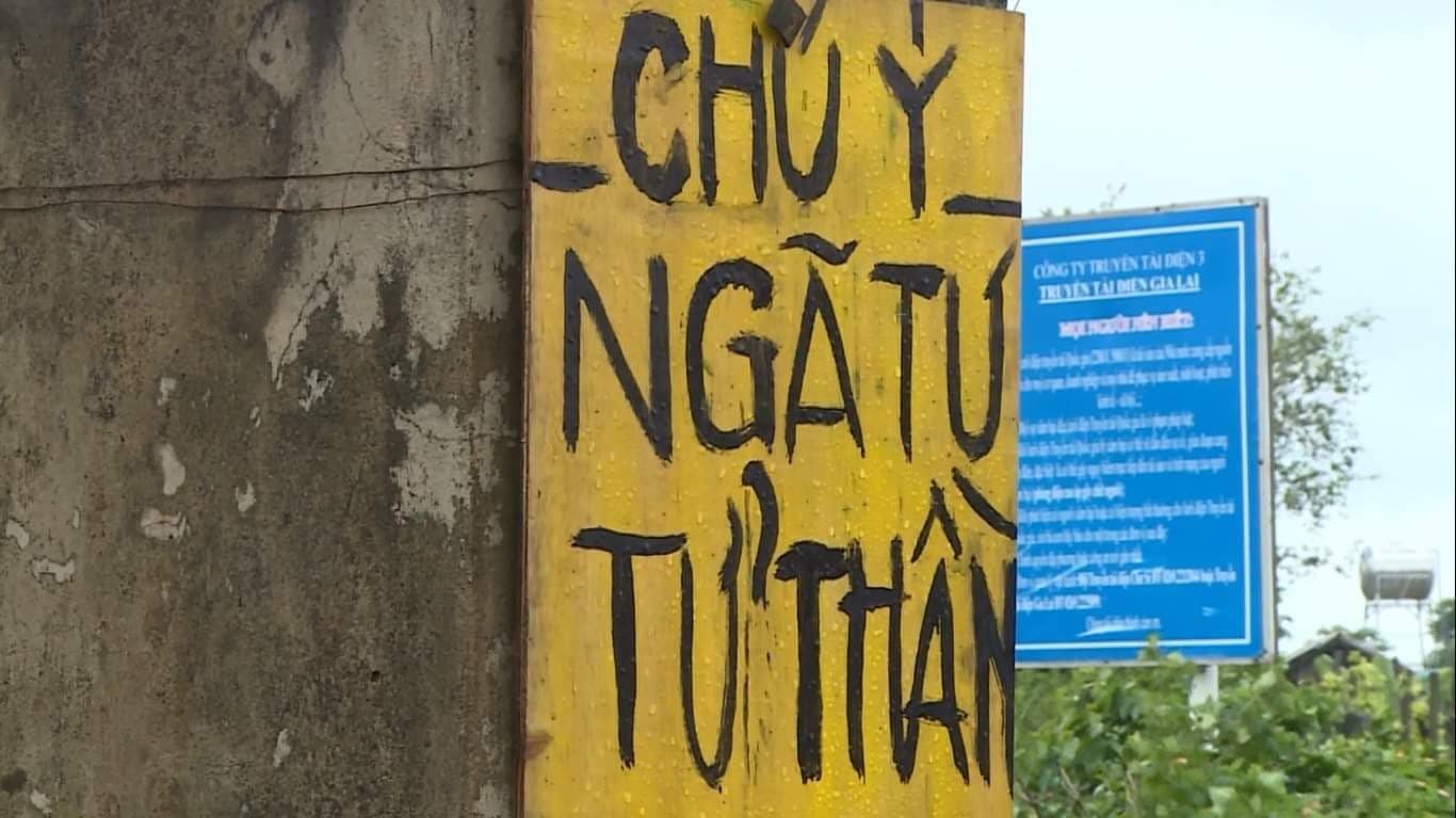 Đường tránh 250 tỷ vừa hoàn thành đã hỏng: Hàng loạt ngã tư tử thần - Ảnh 2.