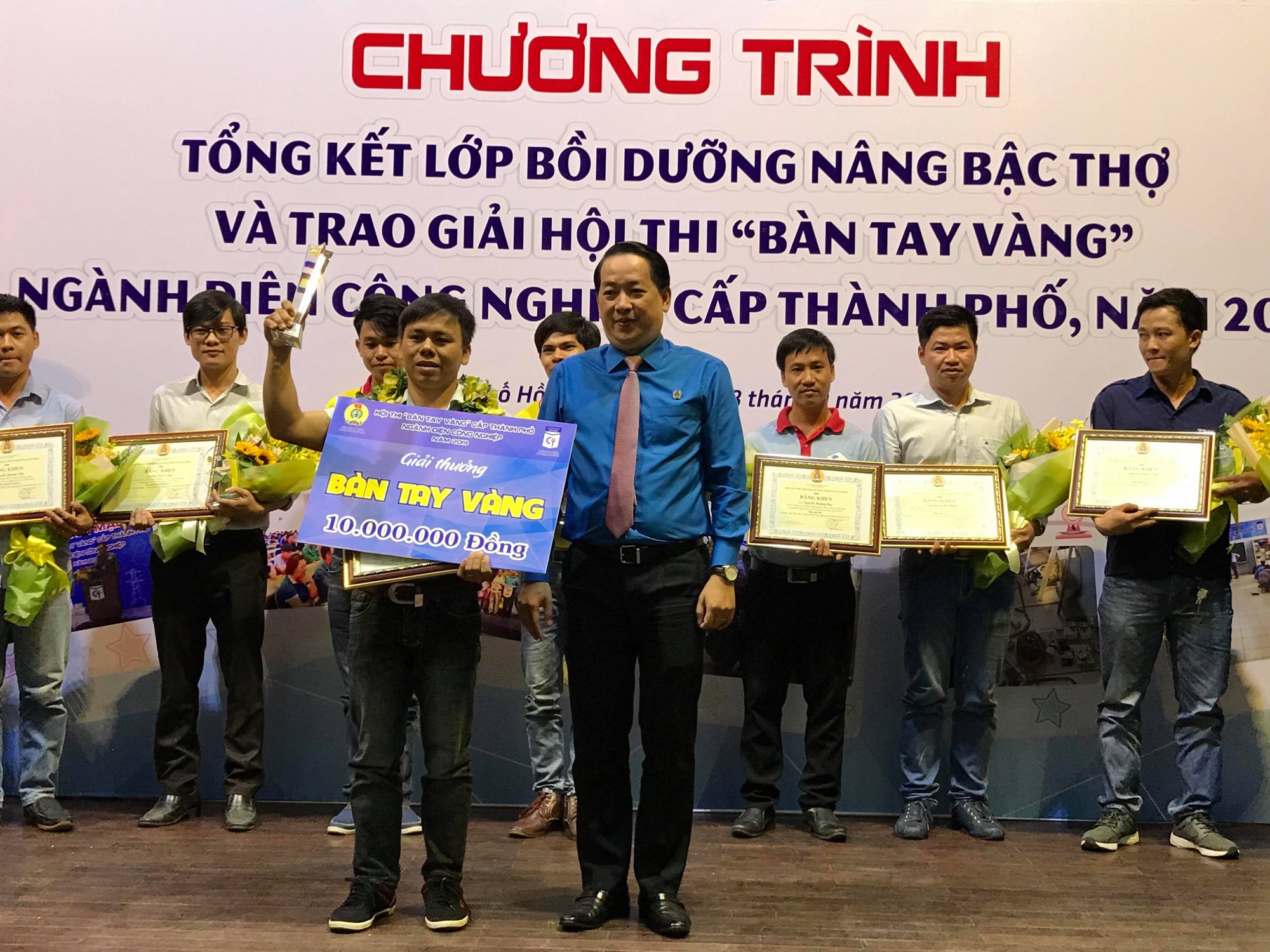 Thí sinh Phúc Thướng, đoạt giải Bàn tay vàng ngành Điện công nghiệp cấp TP năm 2019