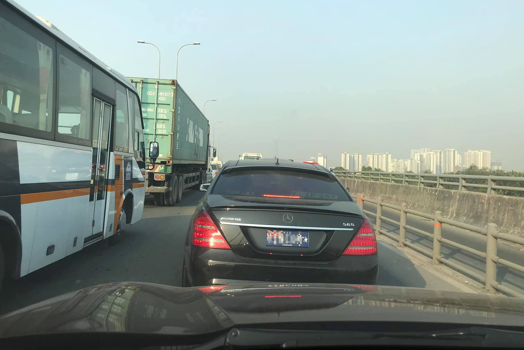 Siêu xe giá hơn 10 tỉ, không biển số chạy trên cao tốc TP HCM-Long Thành-Dầu Giây