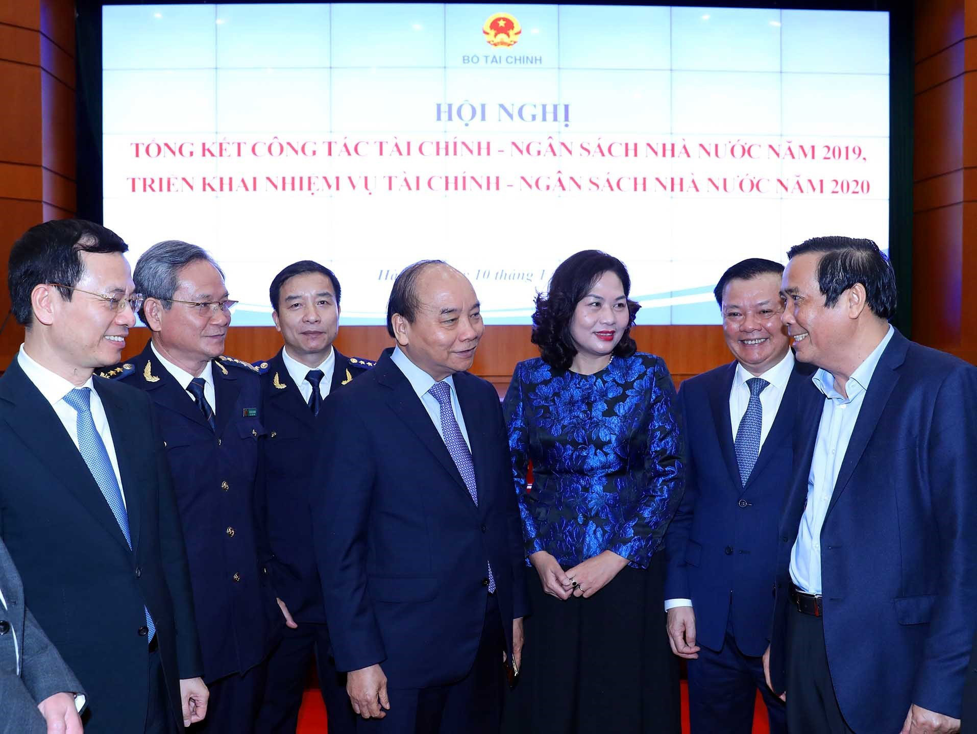Thủ tướng yêu cầu giảm chi hội nghị, hội thảo để tạo nguồn cải cách tiền lương
