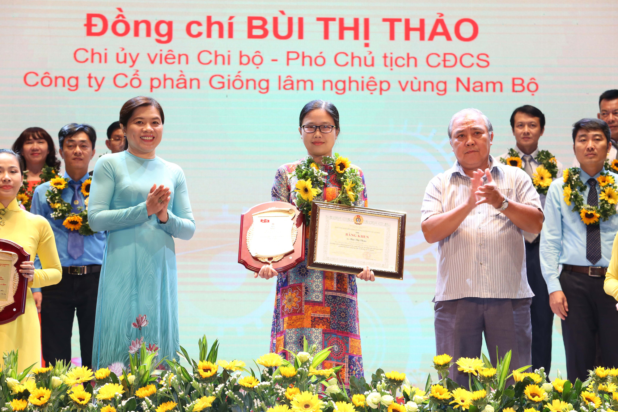 Tuy&ecirc;n dương 90 đảng vi&ecirc;n l&agrave; c&aacute;n bộ C&ocirc;ng đo&agrave;n cơ sở - Ảnh 4.