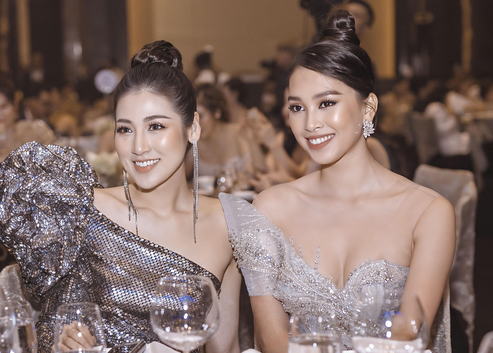 Hoa hậu Tiểu Vy lộng lẫy chúc mừng vợ chồng Tuấn Hưng - Ảnh 3.