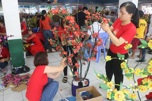 Hỗ trợ công nhân khó khăn