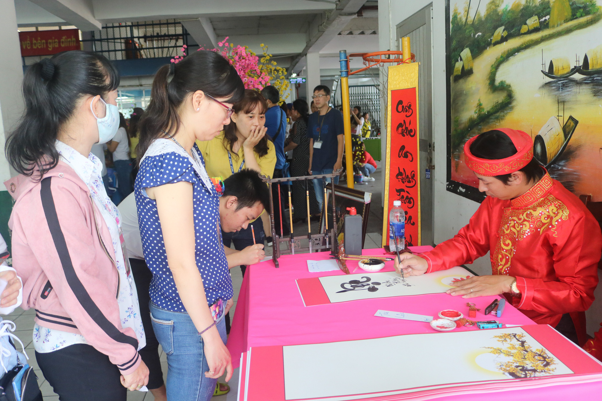 Công nhân Công ty TNHH Pou Yuen vui xuân