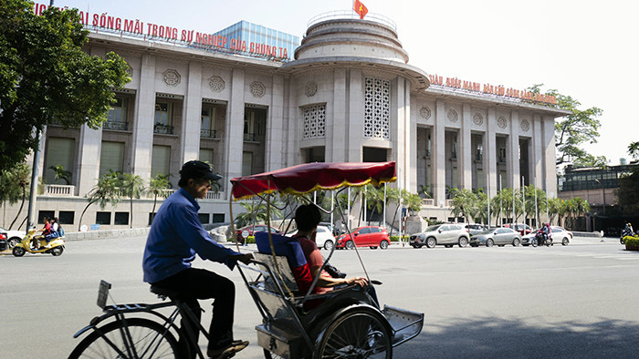 Ng&acirc;n h&agrave;ng Nh&agrave; nước bật t&iacute;n hiệu &ldquo;ph&ograve;ng ngự từ xa&rdquo; - Ảnh 1.