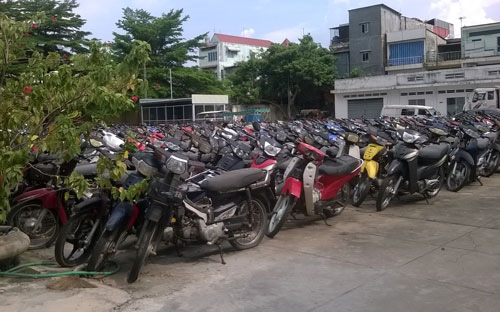 Giữ biển số xe vi phạm, tại sao không? - Ảnh 1.
