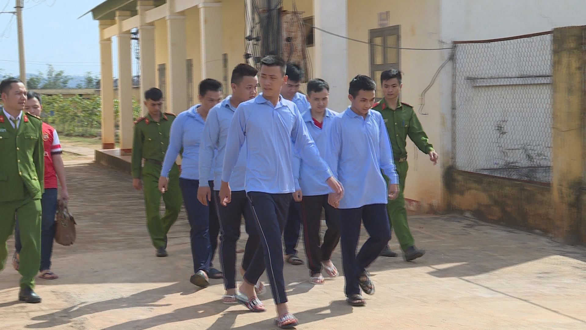 Triệt ph&aacute; đường d&acirc;y c&aacute; độ hơn 10 tỉ đồng/th&aacute;ng - Ảnh 2.
