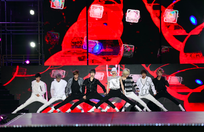Khán giả Hà Nội "phát cuồng" với các thần tượng Kpop