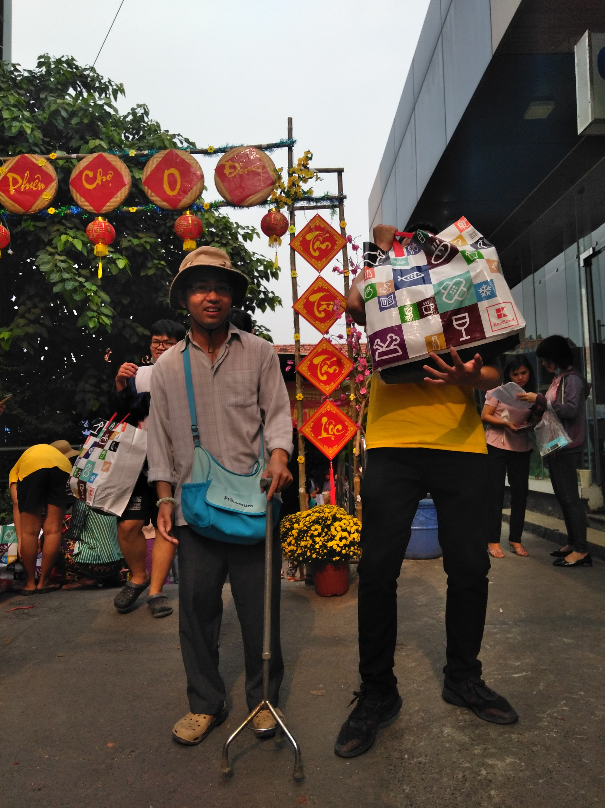 Ấm áp tại phiên chợ 0 đồng cho người bệnh