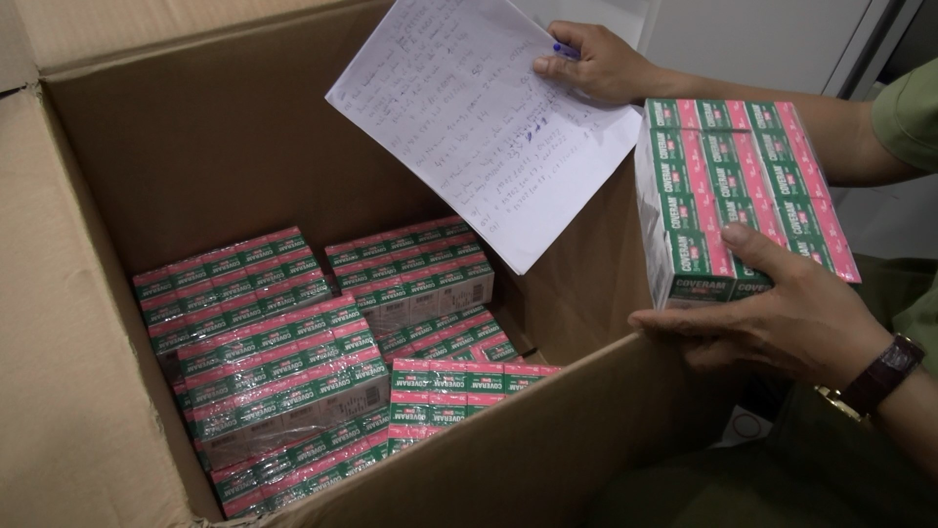 C&ocirc;ng an lật tẩy b&iacute; mật của phụ nữ 60 tuổi v&agrave; thanh ni&ecirc;n 26 tuổi - Ảnh 2.