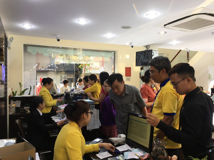Giá vàng thế giới “nổi sóng”, vì sao thị trường vàng, USD trong nước yên ắng?