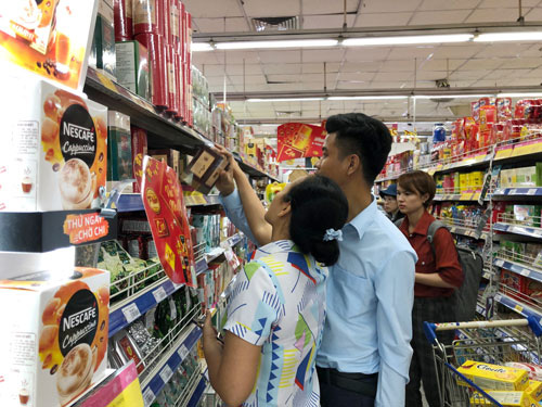 Siêu thị tất bật vào mùa Tết