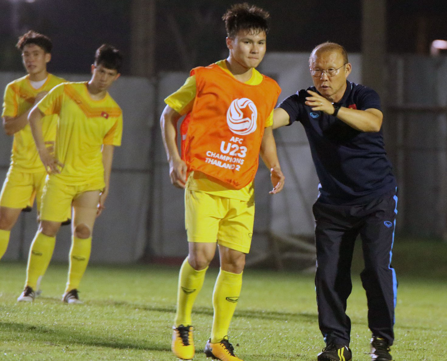 FIFA quyết định ho&atilde;n c&aacute;c trận đấu c&oacute; tuyển Việt Nam đến th&aacute;ng 10 v&igrave; Covid-19 - Ảnh 1.