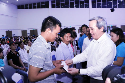 "Tết sum vầy" đến với công nhân khó khăn