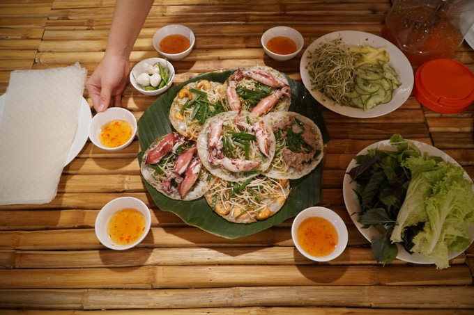 Qu&aacute;n b&aacute;nh x&egrave;o t&ocirc;m mực Quy Nhơn - Ảnh 1.