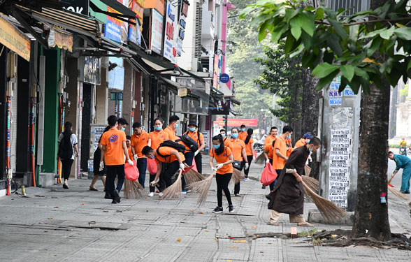 CUỘC VẬN ĐỘNG NGƯỜI DÂN KHÔNG XẢ RÁC (*): Việc ý nghĩa nên phải làm ngay!