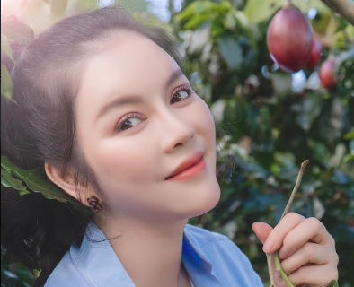 Lý Nhã Kỳ gây bất ngờ với vẻ đẹp giản dị