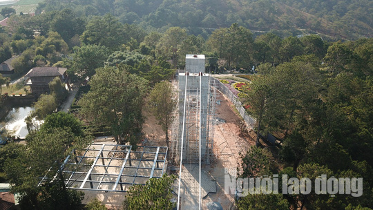 Xây "lụi" cầu đáy kính giữa KDL Thung lũng Tình yêu nhưng chậm tháo dỡ