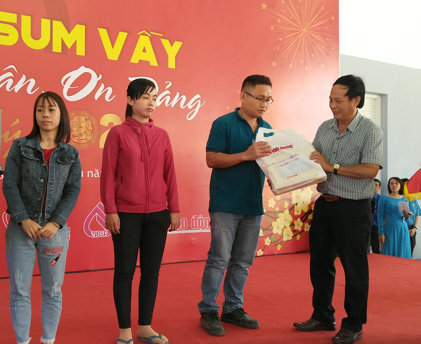 C&ocirc;ng nh&acirc;n kh&oacute; khăn tại Kh&aacute;nh H&ograve;a vui Tết sum vầy  - Ảnh 3.