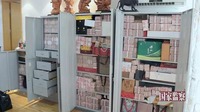 Quan tham Trung Quốc giấu 3 tấn tiền trong nhà, xây phố cho vợ và nhân tình sống chung