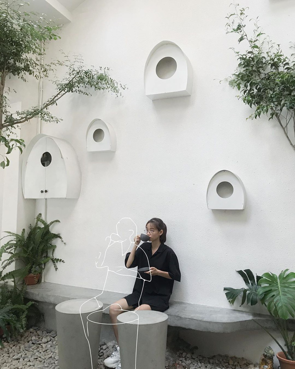 5 qu&aacute;n c&agrave; ph&ecirc; t&ocirc;ng trắng mới h&uacute;t giới trẻ check-in ở TP HCM - Ảnh 13.