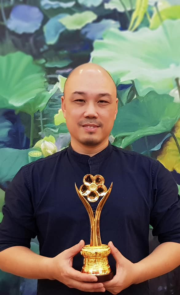 NSND Triệu Trung Ki&ecirc;n c&ugrave;ng c&aacute;c nghệ sĩ khoe tượng Mai V&agrave;ng ở H&agrave; Nội - Ảnh 4.