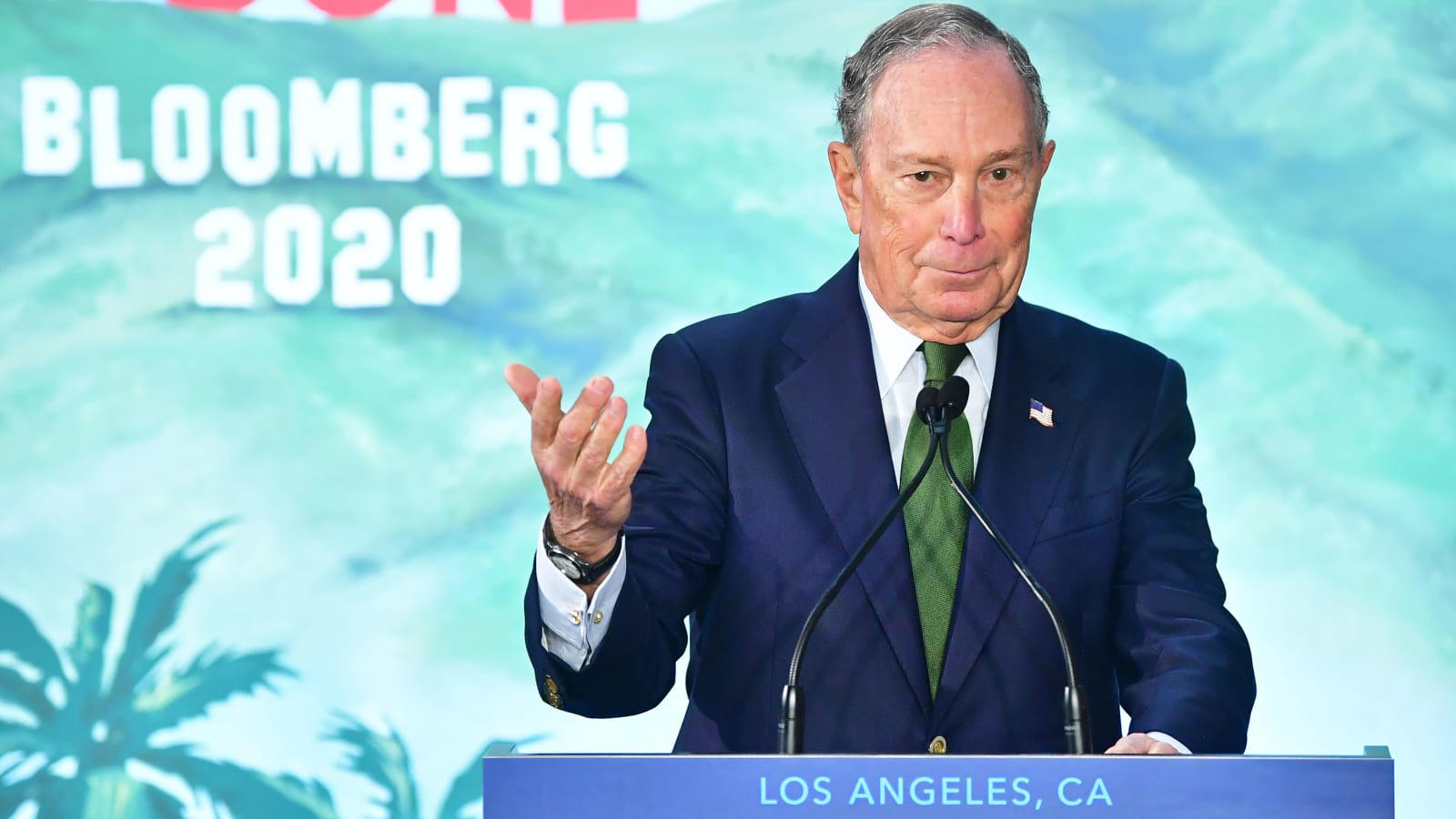 Tỉ phú Bloomberg không ngại chi 1 tỉ USD cho bất kỳ ai đánh bại ông Trump