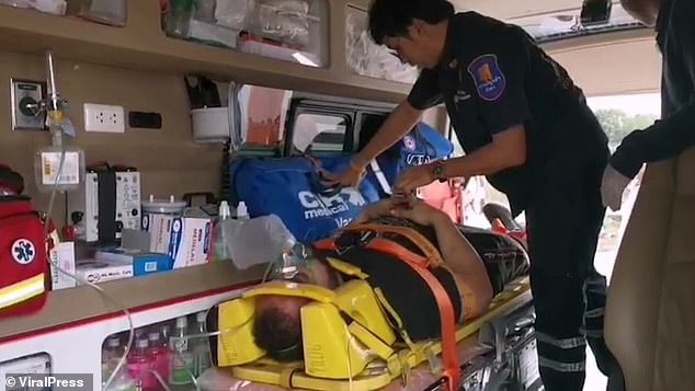 Vừa rời sân bay 8 du khách Anh bị xe buýt quăng trên cao tốc - Ảnh 5.