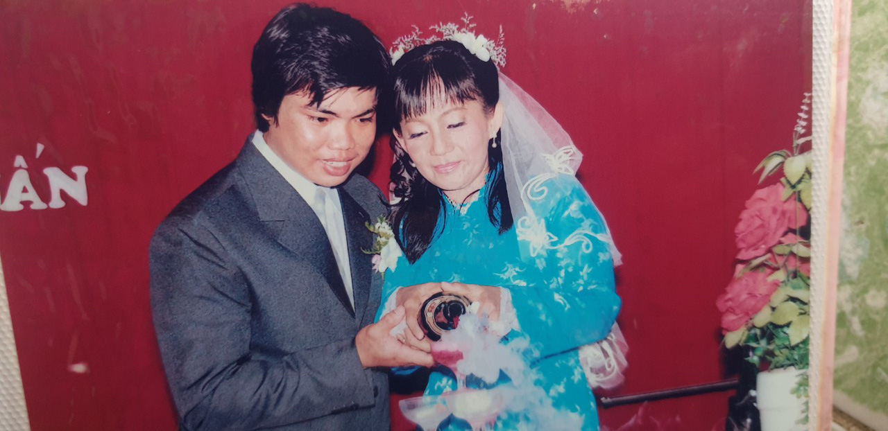 Tình yêu bất chấp của cặp đôi chị hơn anh 20 tuổi - Ảnh 3.