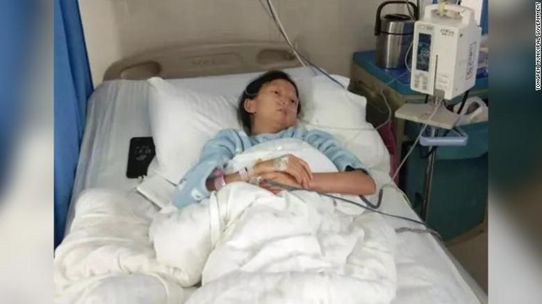 Chỉ ăn cơm trộn ớt, nữ sinh viên nghèo qua đời
