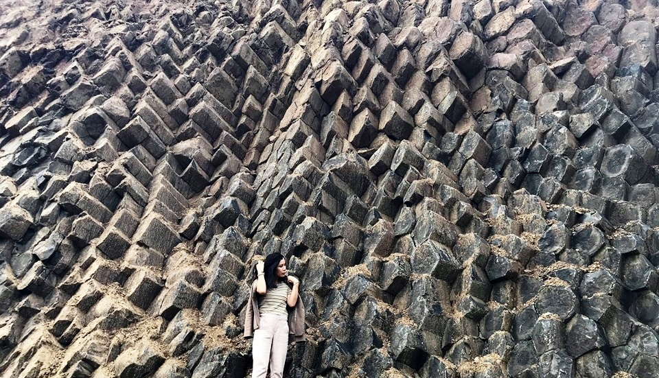 Ngỡ ngàng gành Đá Dĩa trên núi