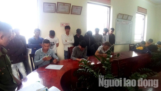 Kinh hoàng 49 thanh thiếu niên dùng hung khí, bom xăng chuẩn bị hỗn chiến