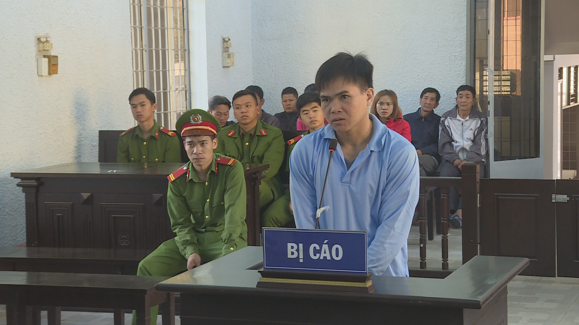 Đâm chết bạn nhậu vì không chịu… uống bia
