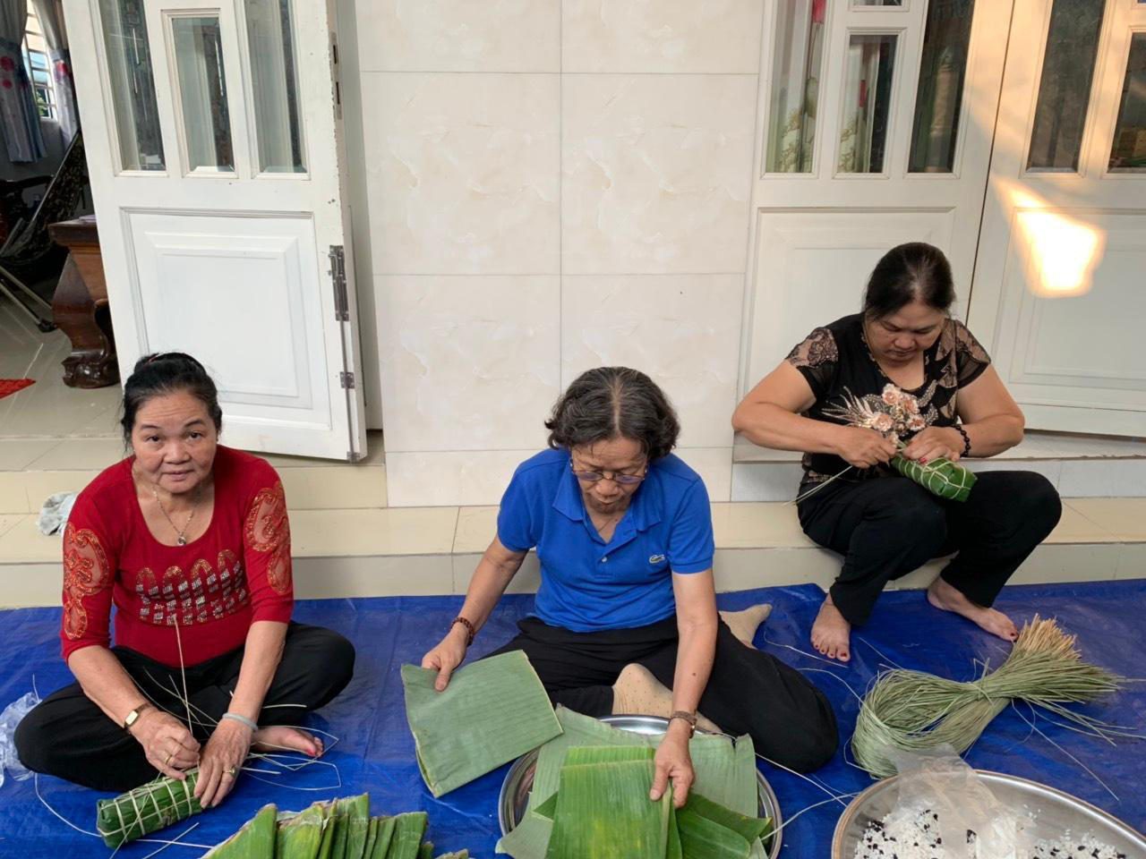 H&agrave;ng ng&agrave;n v&eacute; xe v&agrave; qu&agrave; Tết đến với c&ocirc;ng nh&acirc;n kh&oacute; khăn - Ảnh 2.