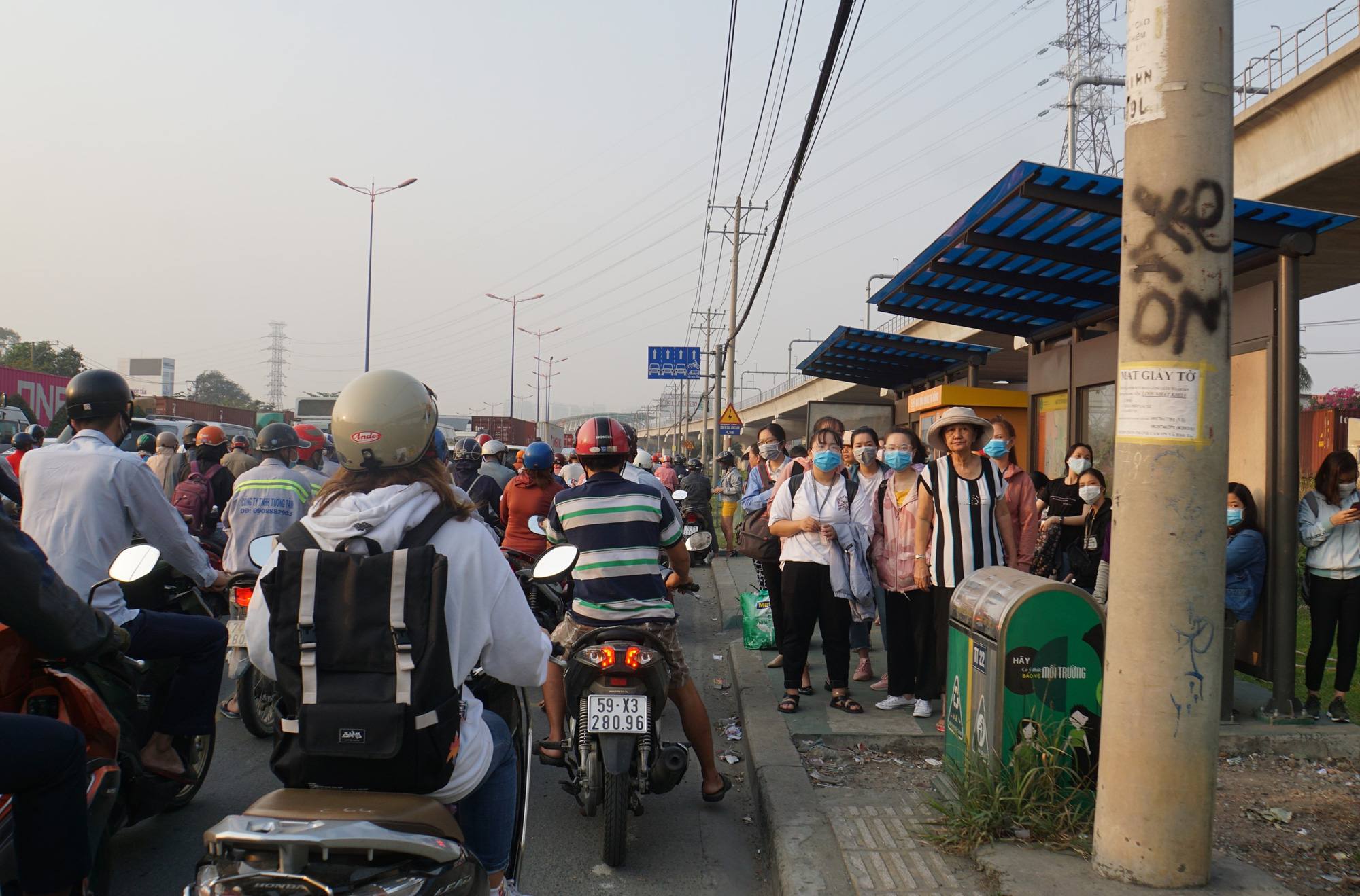 Kinh hoàng cảnh kẹt xe trên mọi ngả đường khu Đông TP HCM - Ảnh 10.