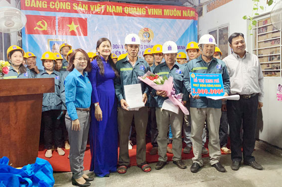 Tập hợp lao động tự do vào nghiệp đoàn