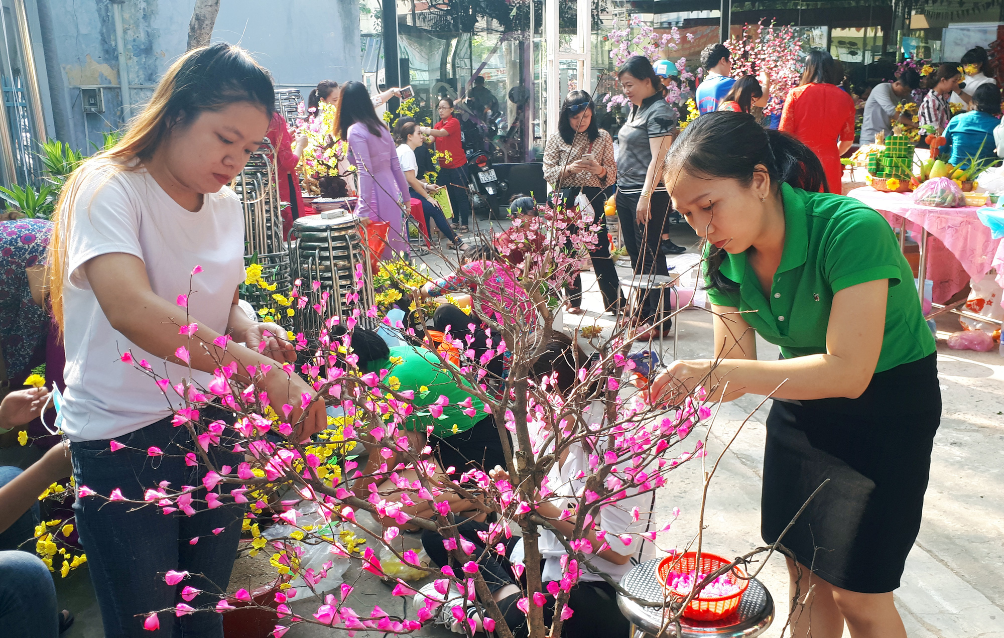 Đa dạng h&igrave;nh thức vui Tết cho người lao động  - Ảnh 1.