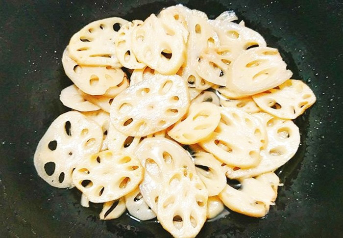 Mứt củ sen lạ miệng, ngon b&ugrave;i kh&oacute; cưỡng - Ảnh 7.