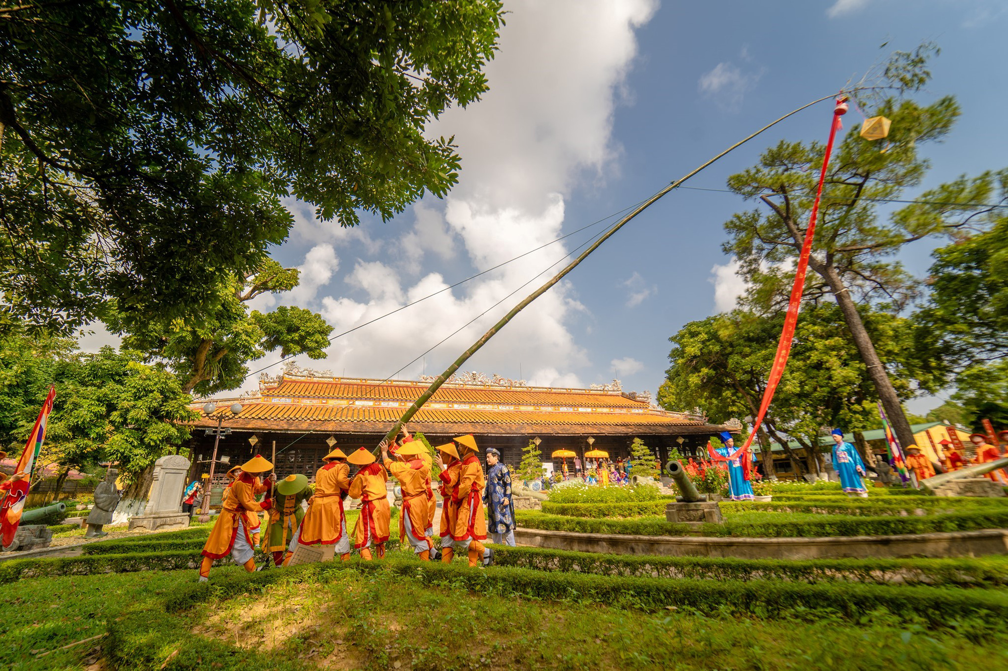 Vua quan triều Nguyễn ăn Tết như thế n&agrave;o? - Ảnh 3.