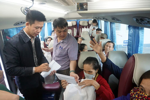 CNVC-LĐ khắp nơi vui Tết sum vầy - Ảnh 2.