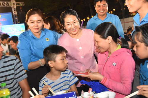 Đầm ấm Tết sum vầy