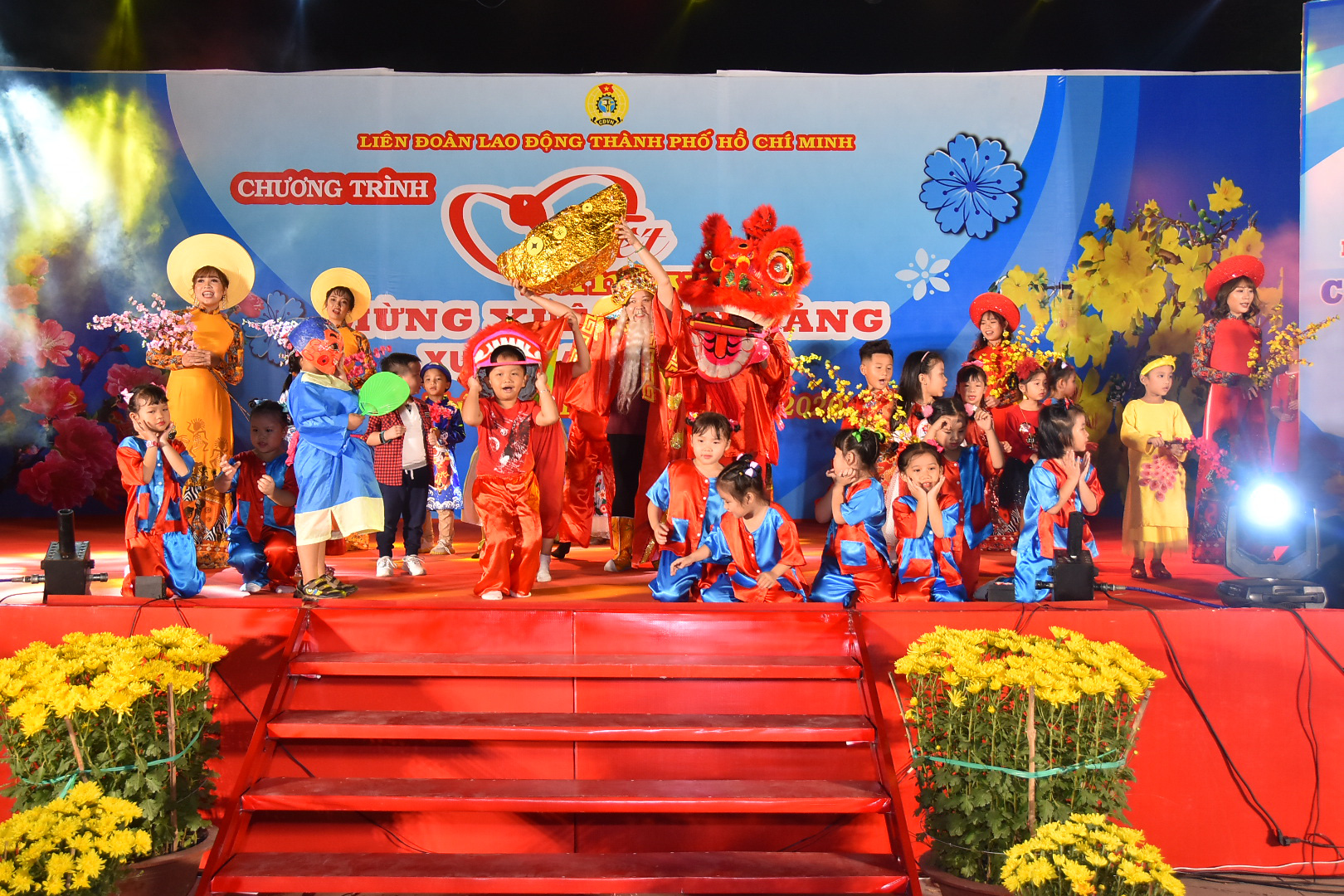 CNVC-LĐ kh&oacute; khăn được san sẻ tại Tết sum vầy - Ảnh 8.