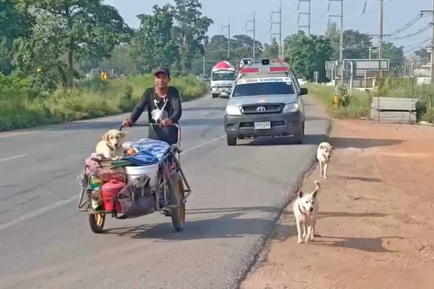 Ôm tro cốt vợ rong ruổi 3 năm trời