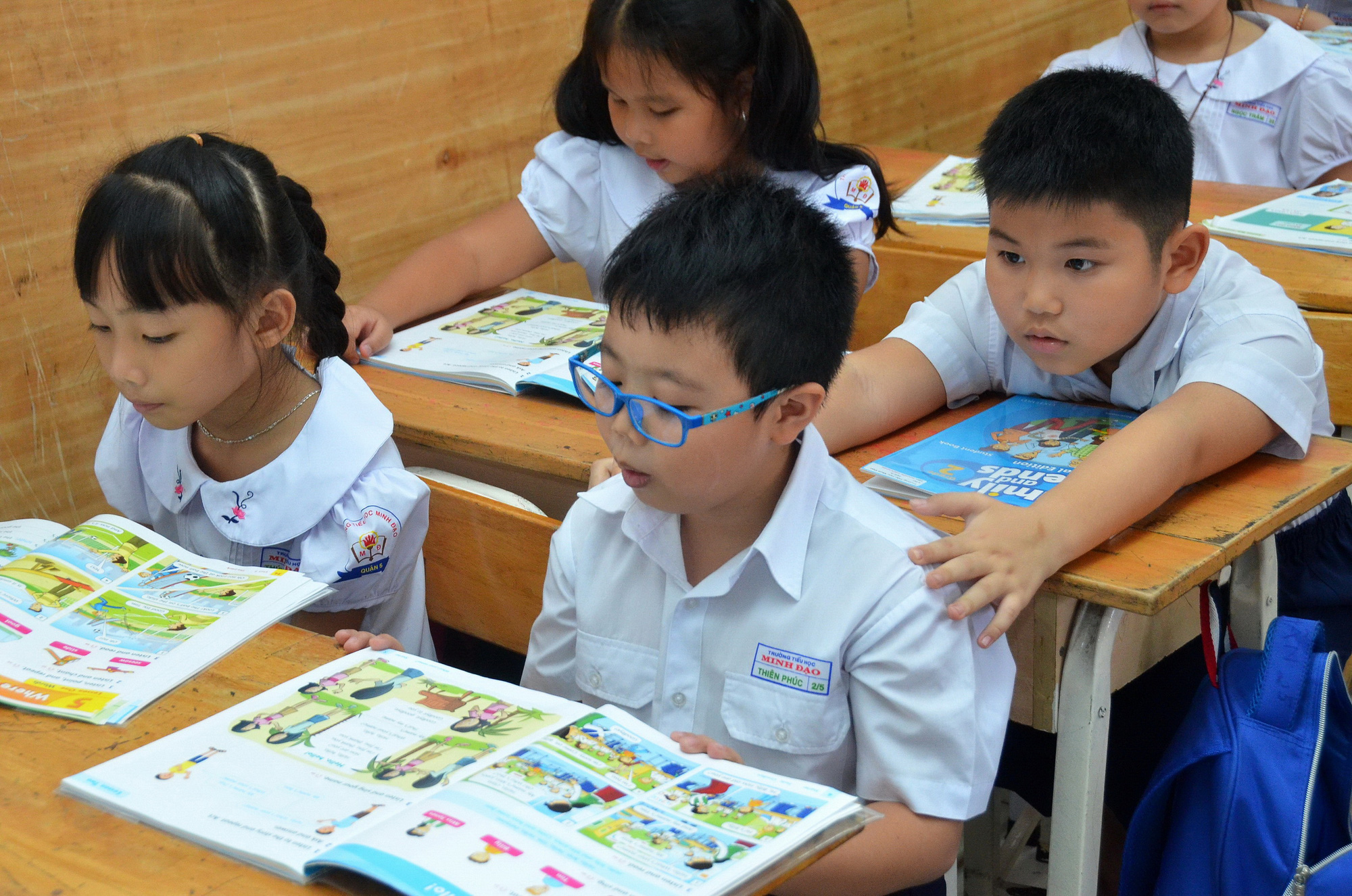 Ngóng SGK tiếng Anh lớp 1!